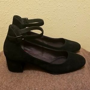 Brand New Rockport Black Suede Heels!